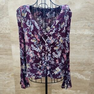 AE purple floral v neck top